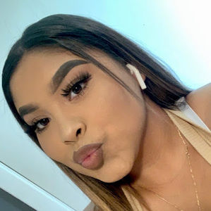 Meet your Posher, Daniela